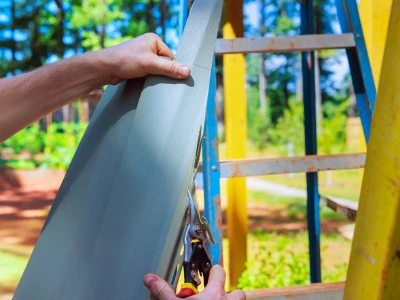Vinyl siding repair diagonal cutting